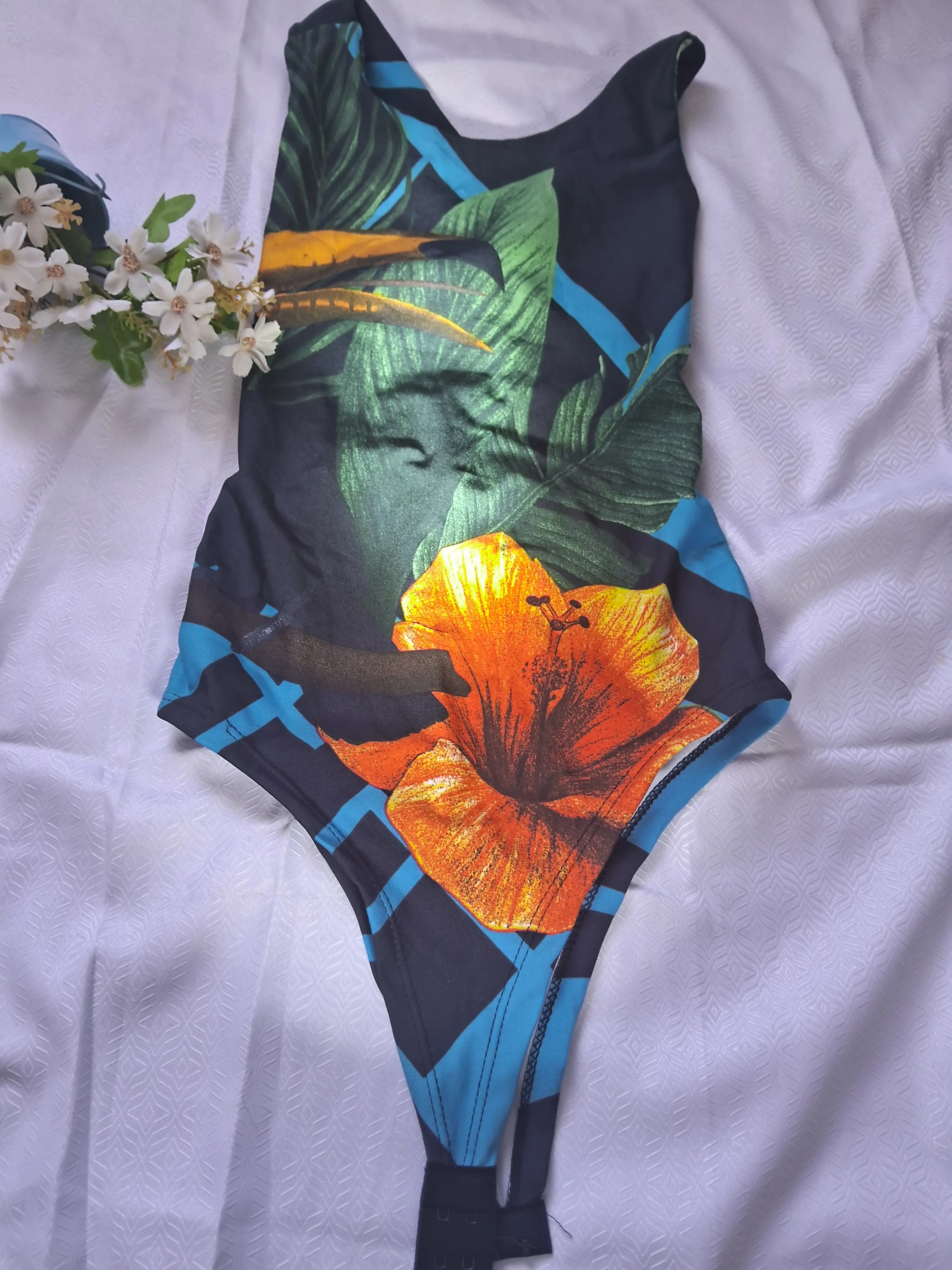Body Estampa Tucanos e Folhagens Tropicais frontal